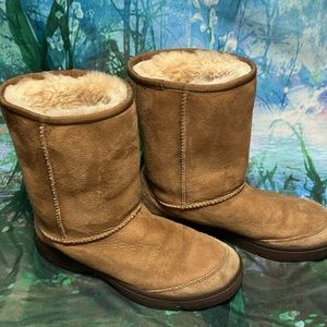 UGG boots. Size 7W.